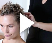 Natural short and curly wet-look